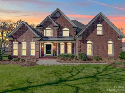 1028 Kite Court sold home in Heather Glen, Matthews, NC