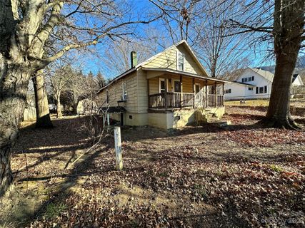 125 Fountain Way sold home in Beacon Village, Swannanoa, NC