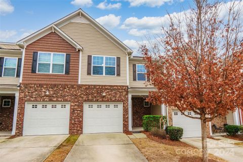 7046 Woodsbay Lane