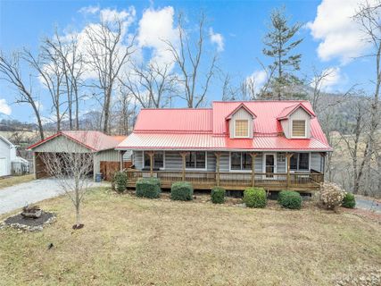 255 Loop Road sold home in Oak Park, Clyde, NC