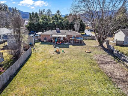 28 Poplar Street sold home in Brookwood, Waynesville, NC