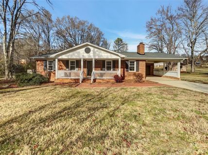 1206 Crowders Mountain Road sold home in Crowders Mountain Ne, Bessemer City, NC