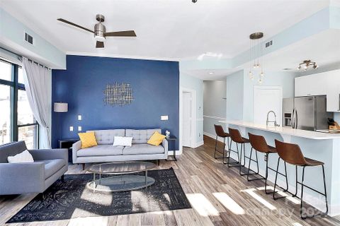 115 E Park Avenue 201