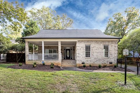 1437 Runnymede Lane