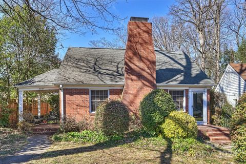 2027 Chambwood Drive