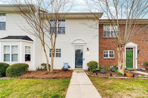 3704 Melrose Cottage Drive