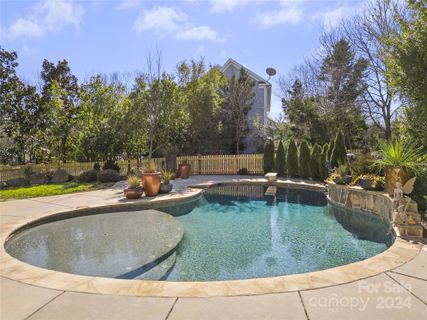 444 Pinnacle Lane