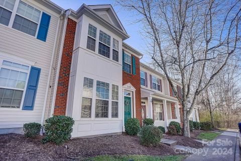 2139 Aston Mill Place sold home in The Mews at Laurel Valley, Charlotte, NC