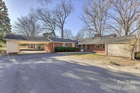 111 Circle Drive sold home in Wallcliff Park, Thomasville, NC