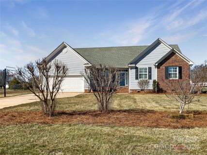 492 Drumstand Road sold home in Crestview, Stony Point, NC