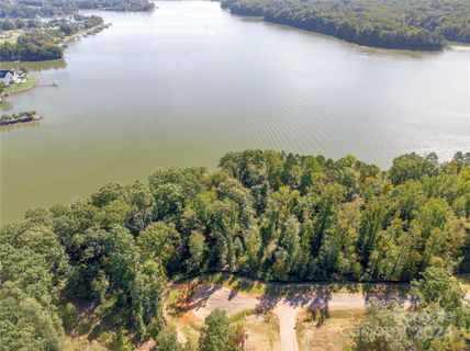 865 Lakeforest Drive