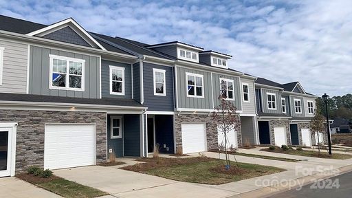 2647 Ruby Dixon Crossing 01