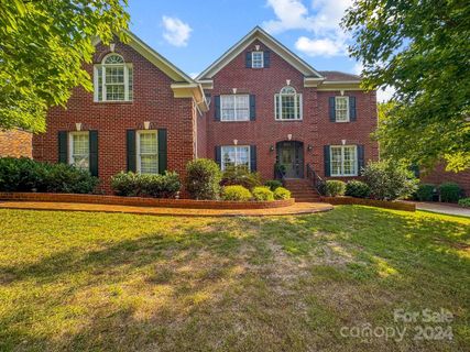 912 Robinbrook Lane