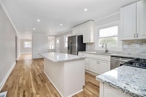 806 Normandy View Street