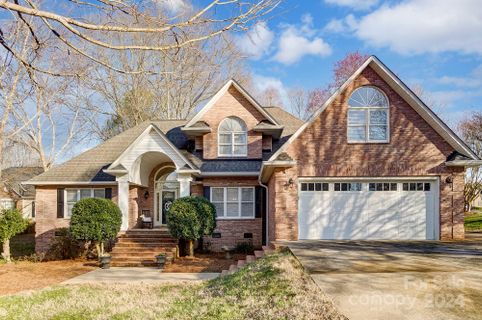 1552 Lavington Court