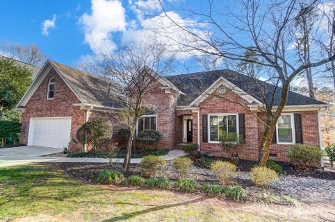 5117 Foxbriar Trail