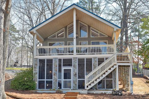 242 N Shoreline Drive sold home in Dixie Shores, Badin Lake, NC