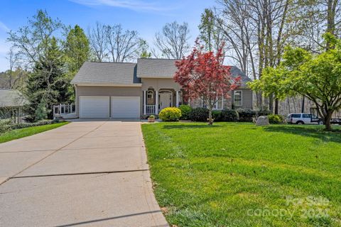 8767 Dog Leg Road sold home in Sherwood Shores, Sherrills Ford, NC