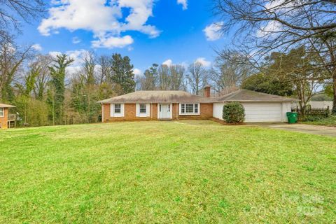 2409 Laurelwood Circle sold home in Woodsdale Acres, Charlotte, NC
