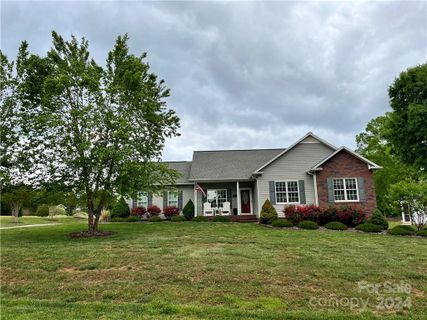 2467 Harvest Drive sold home in McCray Farms, Hickory, NC