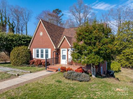 527 E Oak Street sold home in Greenwood Park, Marion, NC
