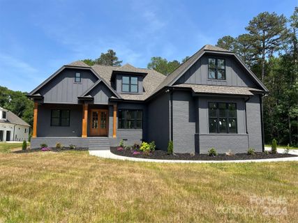1018 Piney Drive sold home in The Oaks at Camden, Monroe, NC