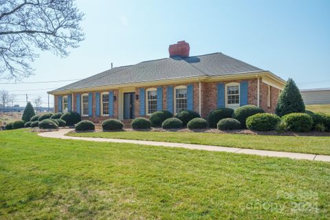1020 E 23rd Street sold home in Brookwood Hills, Newton, NC