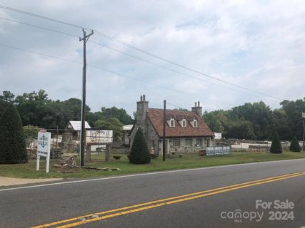 715 Oakridge Farm Highway