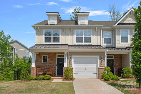 2210 Bexar Trail sold home in The Townhomes at McKee Glen, Matthews, NC