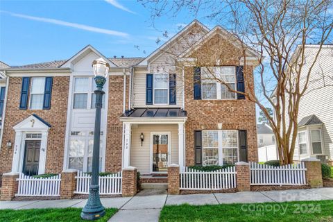 732 Atherton Way