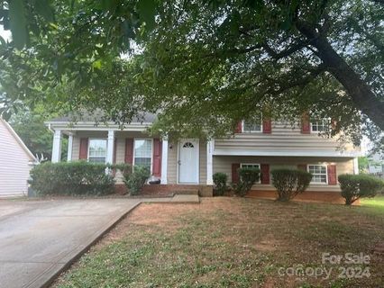 2925 Hosta Drive sold home in Grenelefe Village, Charlotte, NC