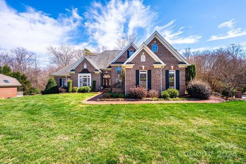 857 10th Avenue Drive sold home in The Pines Ii, Hickory, NC
