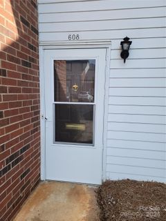 1300 Larchmont Place 608