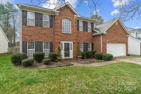 6913 Sweetfield Drive sold home in Mcginnis Village, Huntersville, NC