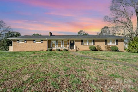 496 Crestside Drive sold home in Mountain Brook, Concord, NC