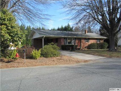 112 W Buckoak Street