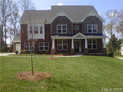 1924 Kings Manor Court 13