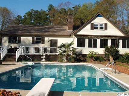 260 Riverview Circle
