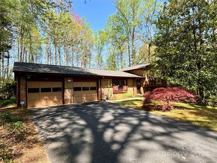 841 Greenwood Drive sold home in Dellwood, Hendersonville, NC