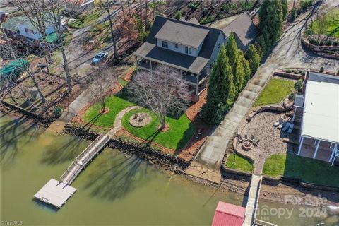 940 Panther Point Road sold home in Panther Point, Richfield, NC