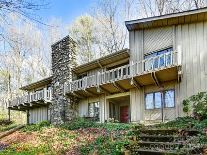208 Estate Drive sold home in Chanteloupe Ctry Est, Hendersonville, NC