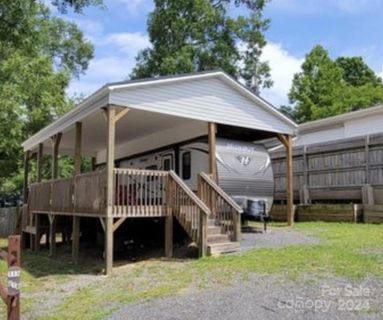 111 Hollywood Trail