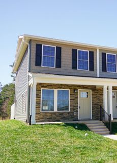 1633 Oak Leaf Drive sold home in Oak Hill, Hickory, NC