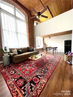 201 S Hoskins Road 133