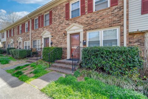 1236 Archdale Drive E