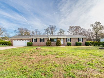 388 Pitts School Road sold home in Quail Hollow, Concord, NC