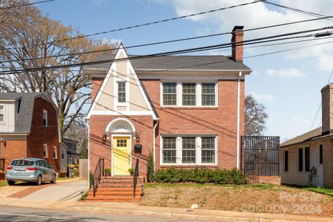 2032 Oaklawn Avenue