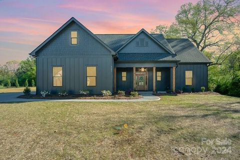5201 Meadowland Parkway sold home in Hidden Meadows, Monroe, NC