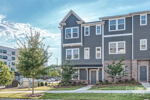 3926 Memorial Parkway