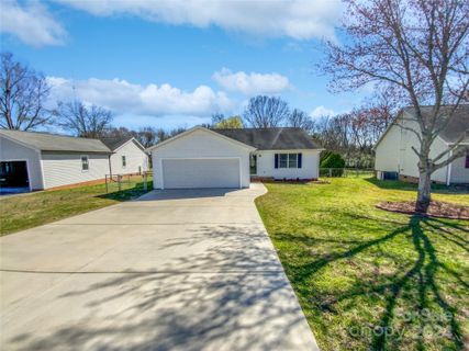3611 Farm Lake Drive sold home in Park View, Concord, NC